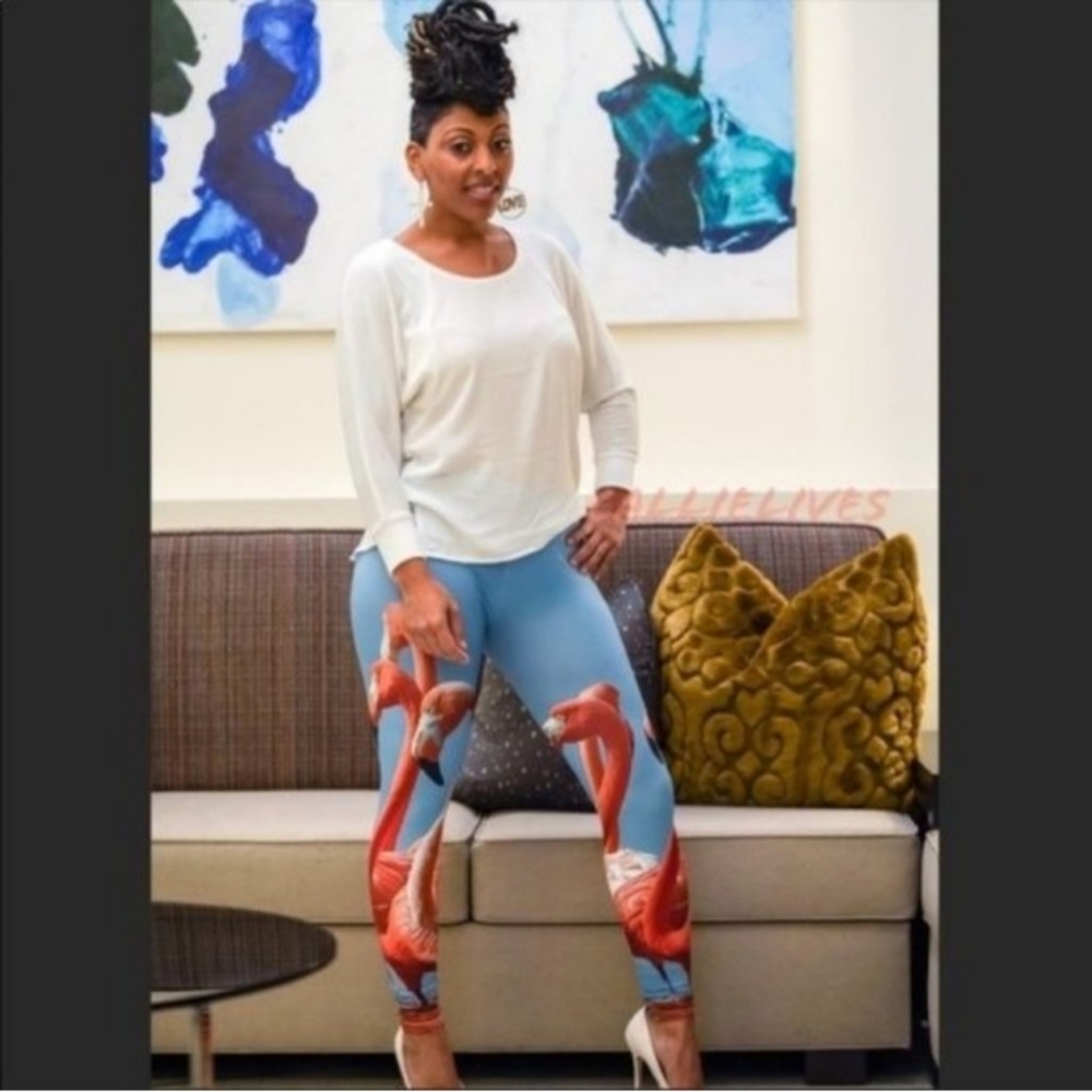 New! Callie Perched: Pink Flamingo Blue Sky 3D Graphic legging
